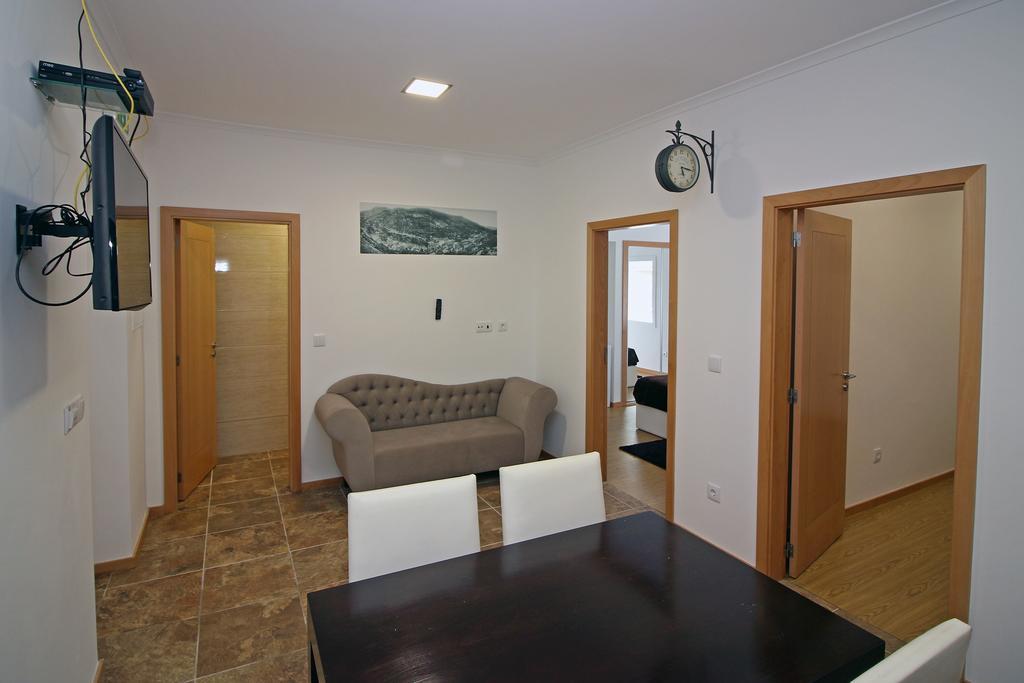Geresiana Apartamentos Bagian luar foto